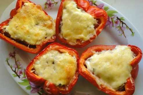Фаршированный перец с аппетитной сырной корочкой